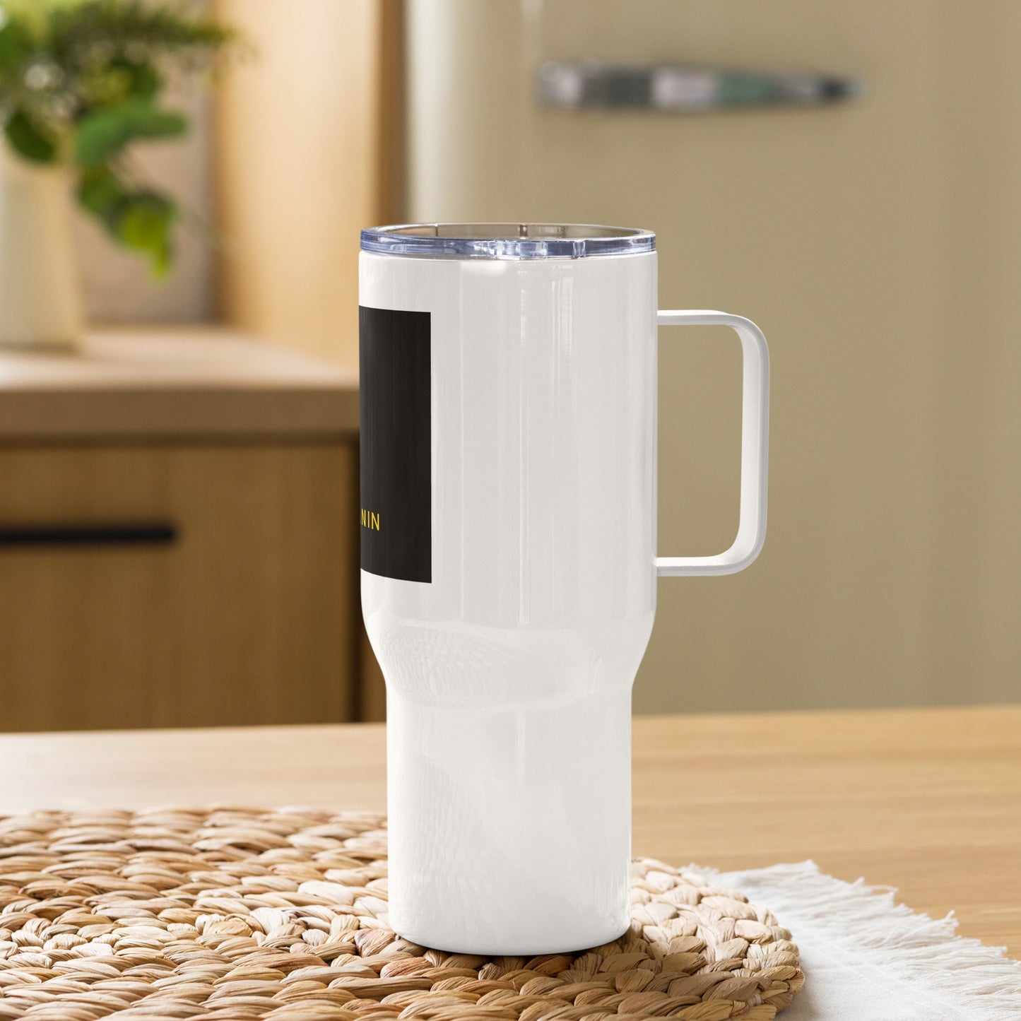 Travel mug with a handle.the best mug to travel with