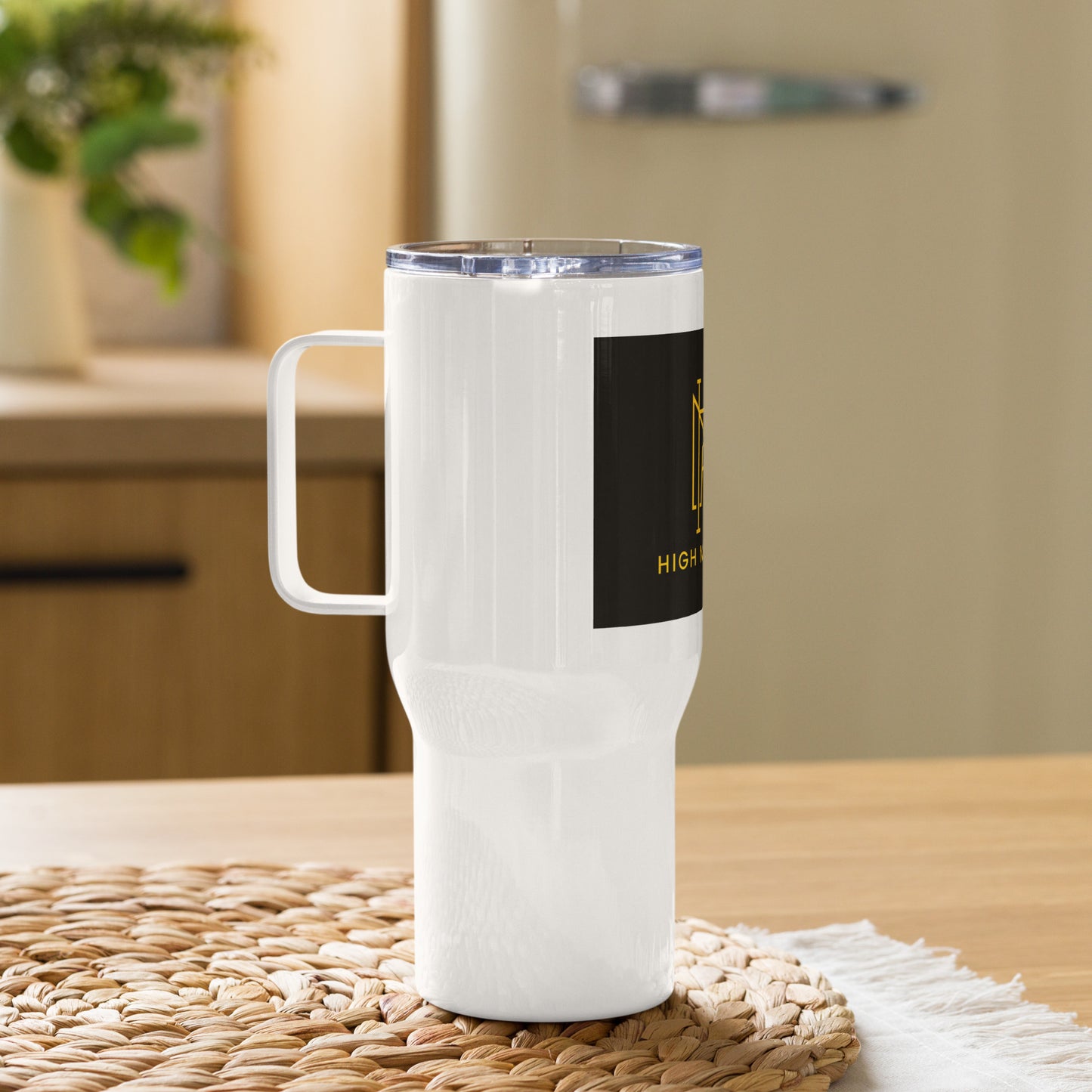 Travel mug with a handle.the best mug to travel with